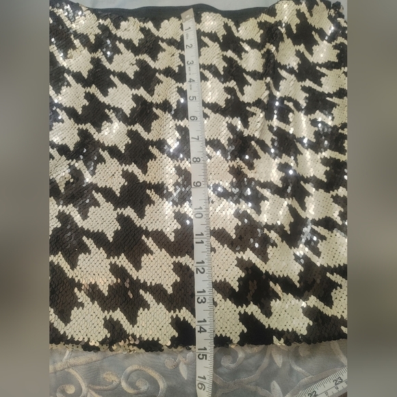 ASTR The Label Darby Sequined Black & White Herringbone Mini Skirt Sz M - Picture 12 of 16